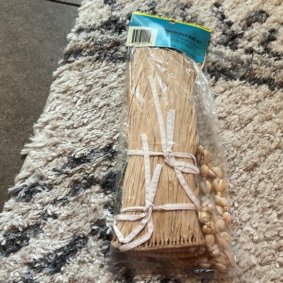 HAWAIIAN 🌺 HULA SKIRT SET ~ infant age 1-5 ~ Halloween costume ~ dress up! - Picture 7 of 9